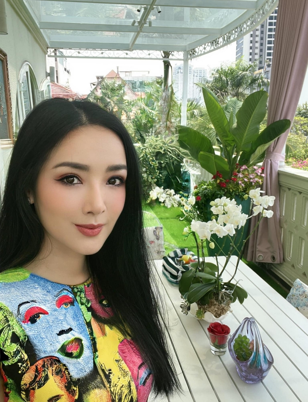 Một góc ban công được Giáng My sắp xếp như quán cà phê với view thành phố tuyệt đẹp. Ảnh: FB Giang My Nguyen