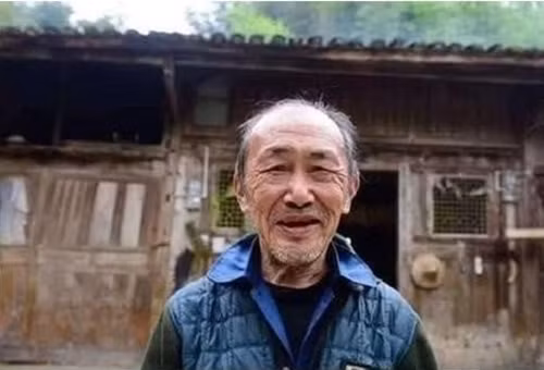 Nhiều năm trước, gia đình ông Dương sống tại ngôi làng nghèo thuộc huyện Ân Thi, tỉnh Hồ Bắc, Trung Quốc sở hữu căn nhà cổ 300m2 vô cùng quý giá. Ảnh: Sina