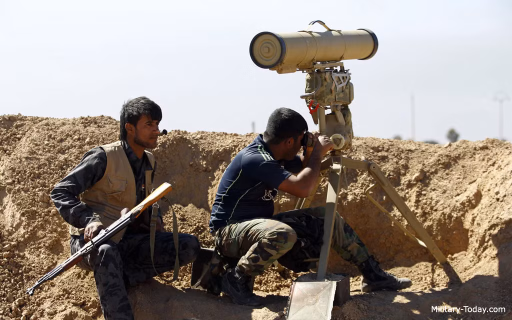 Ngoài việc sử dụng trong Quân đội Nga, KBP cũng được phép bán ra thị trường thế giới Kornet. Tất nhiên, không phải là Nga bán cho IS Kornet mà nguồn tên lửa này được lấy từ các kho vũ khí Quân đội Syria bị chiếm giữ. Theo một số nguồn tin, Nga đã bán cho Syria khoảng 2.500 quả đạn Kornet cùng số lượng bệ phóng không xác định. Không rõ bao nhiêu quả đạn cùng bệ phóng đã lọt vào tay quân khủng bố. Nguồn ảnh: Military-Today