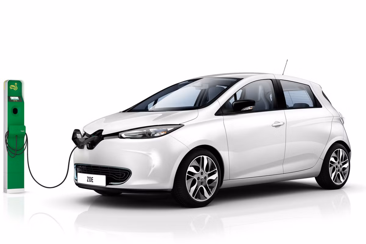 Ôtô có giá thuế thấp nhất là nguyên chiếc Renault Zoe. Đây là xe điện thân thiện với môi trường đi kèm giá bán vào khoảng 690 triệu. Đây được xem là sản phẩm xe điện tốt nhất tại Anh Quốc. 