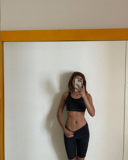 H'hen Niê liên tục khoe thành quả tập luyện để thấy kết quả giảm cân của mình hàng ngày.