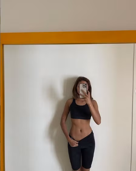 H'hen Niê liên tục khoe thành quả tập luyện để thấy kết quả giảm cân của mình hàng ngày.