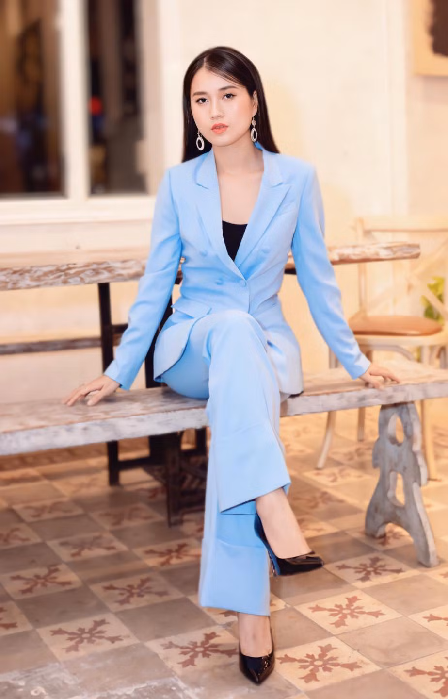 Là người của công chúng, Lâm Vỹ Dạ quan niệm việc làm cho mình đẹp hơn là một cách yêu bản thân và cũng là tôn trọng khán giả yêu thương mình.