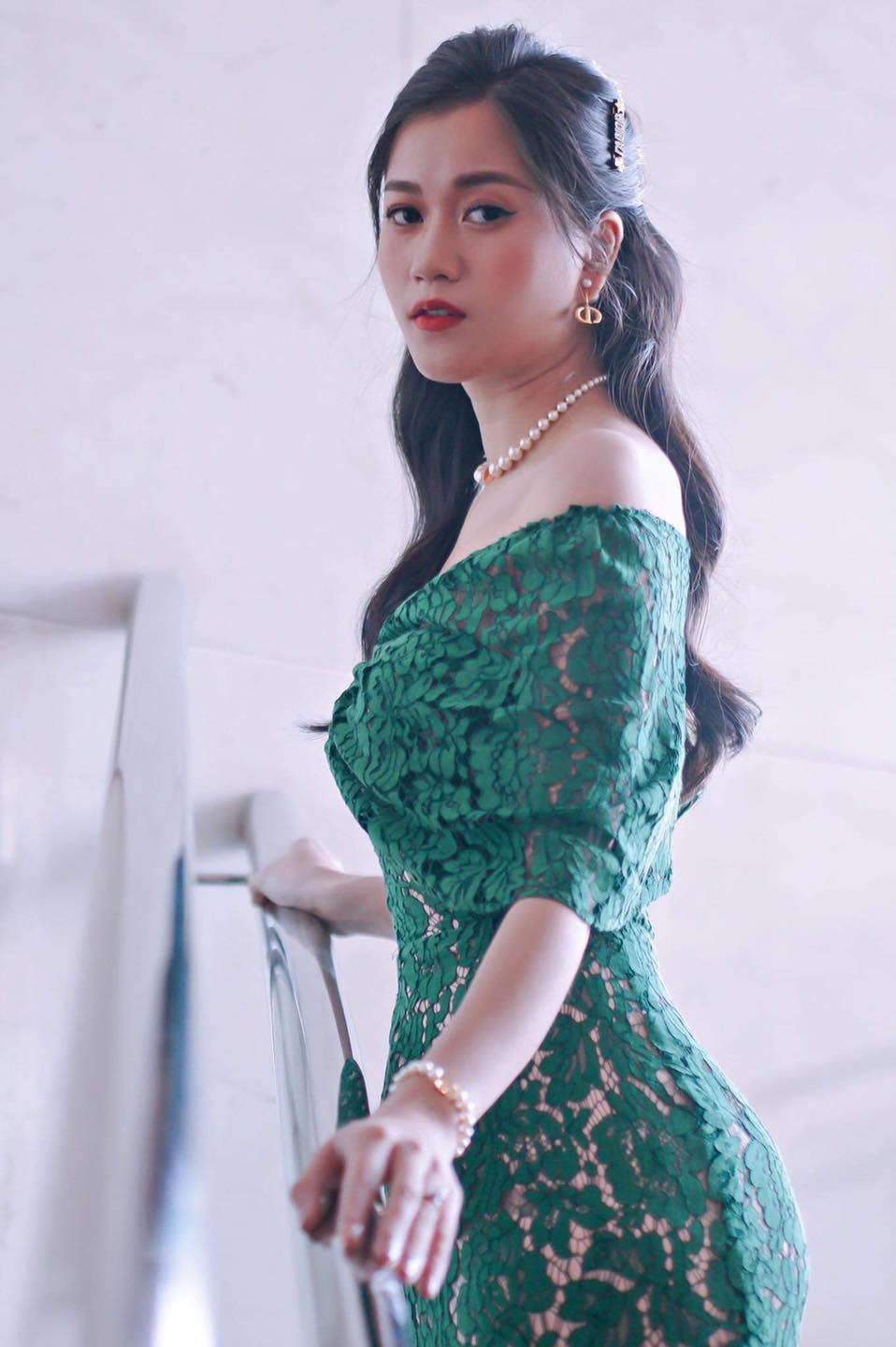 Lam Vy Da “thang hang” nhan sac chinh ban than cung ngo ngang