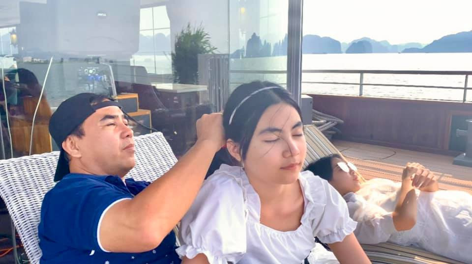 MC Quyền Linh thường xuyên dẫn con đi tham gia cùng các sự kiện hay mỗi chuyến đi chơi.