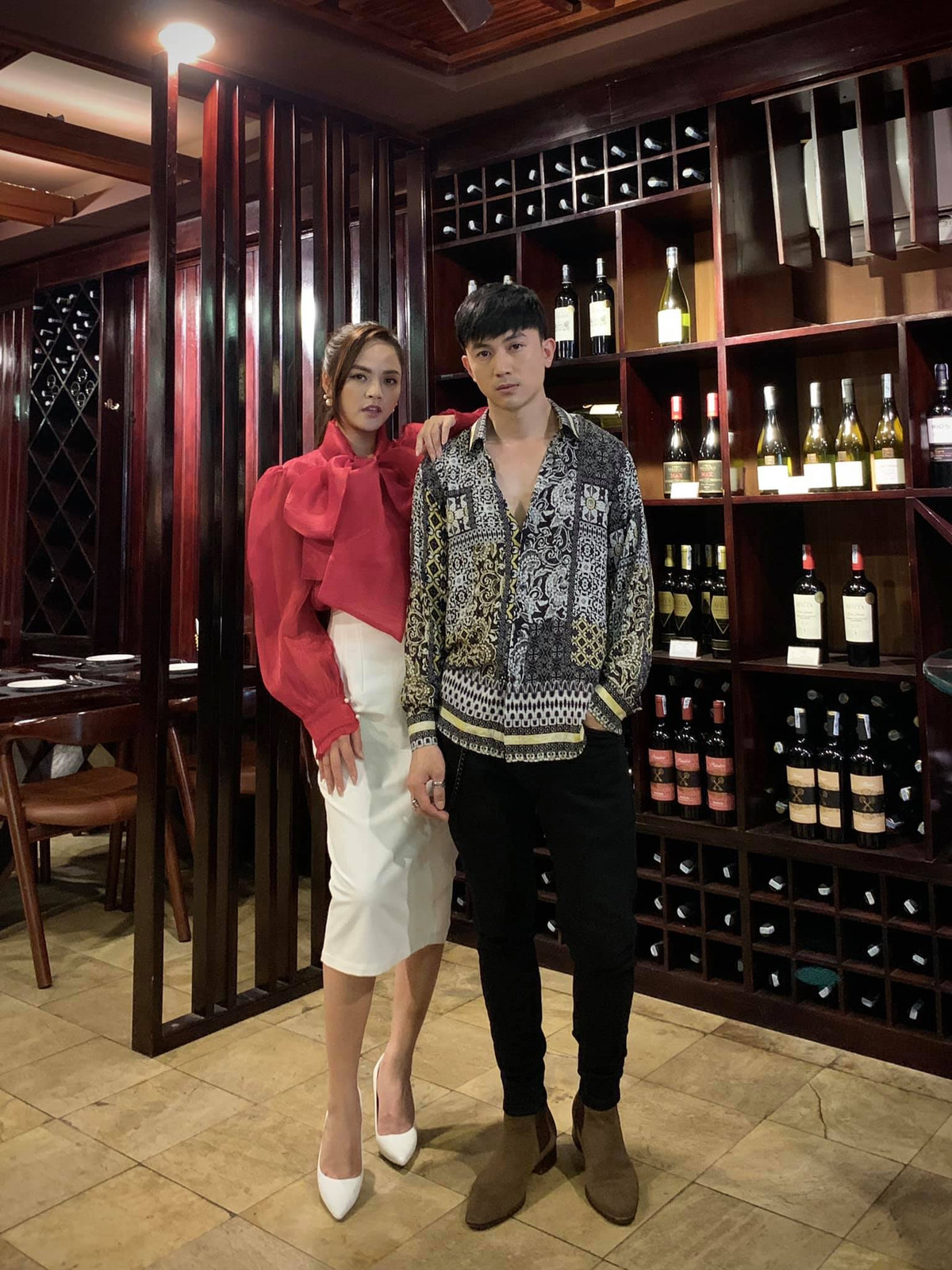 Thu Quỳnh chăm diện những chiếc váy điệu đà, thanh lịch để phù hợp vai nữ thư ký xinh đẹp sang chảnh.