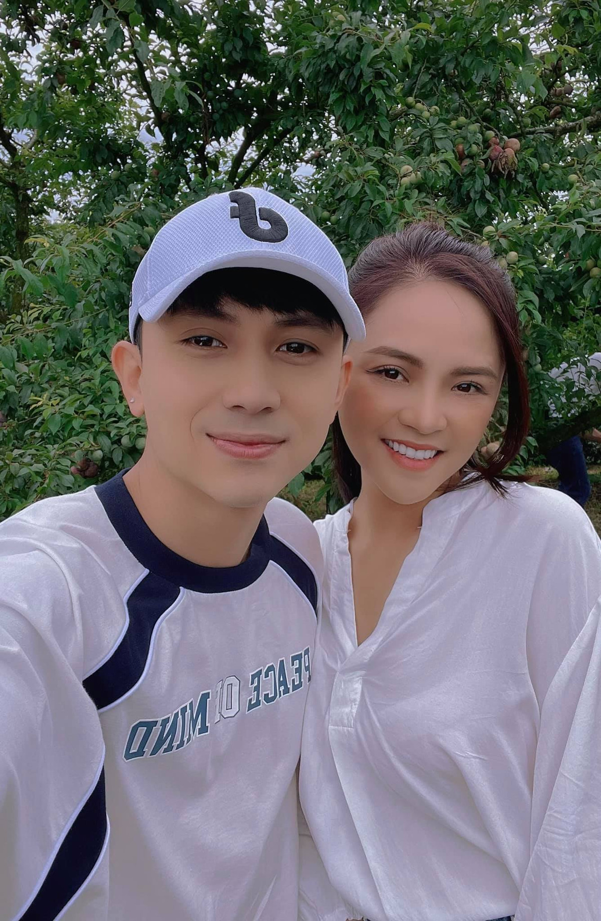 Trong khi đó nhân vật Huy theo "style" đúng chất chàng công tử con nhà giàu.