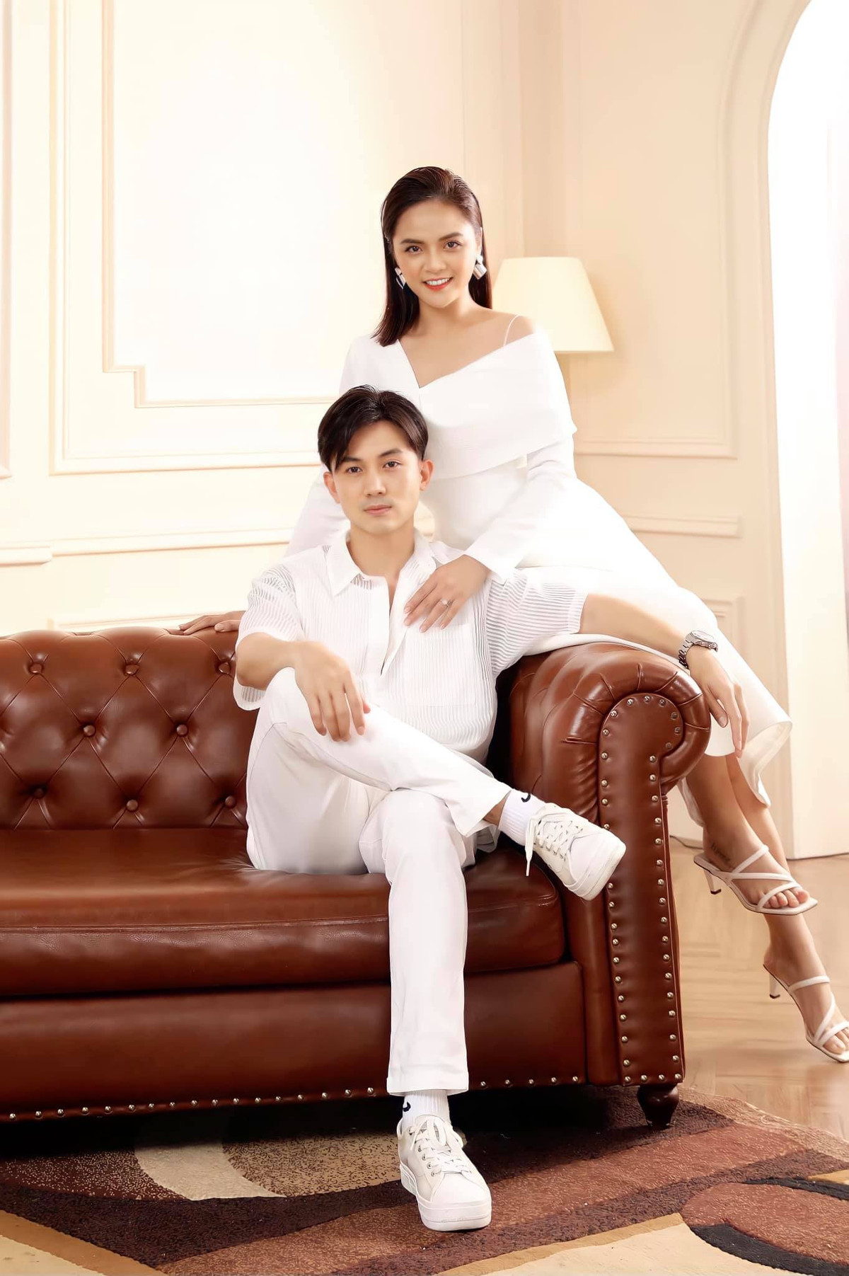 Cặp đôi diễn viên chịu khó đầu tư về trang phục.