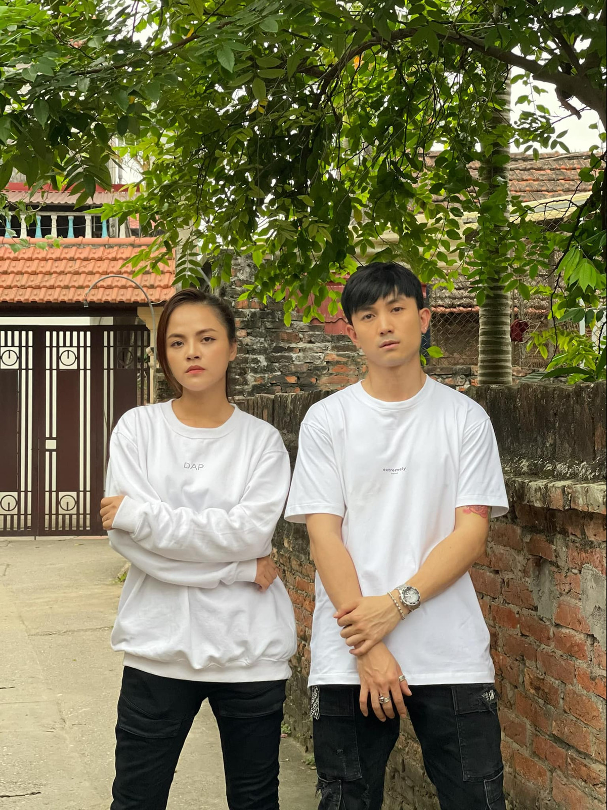 Khánh Thy - Huy diện đồ "tông xuyệt tông" đi hẹn hò.