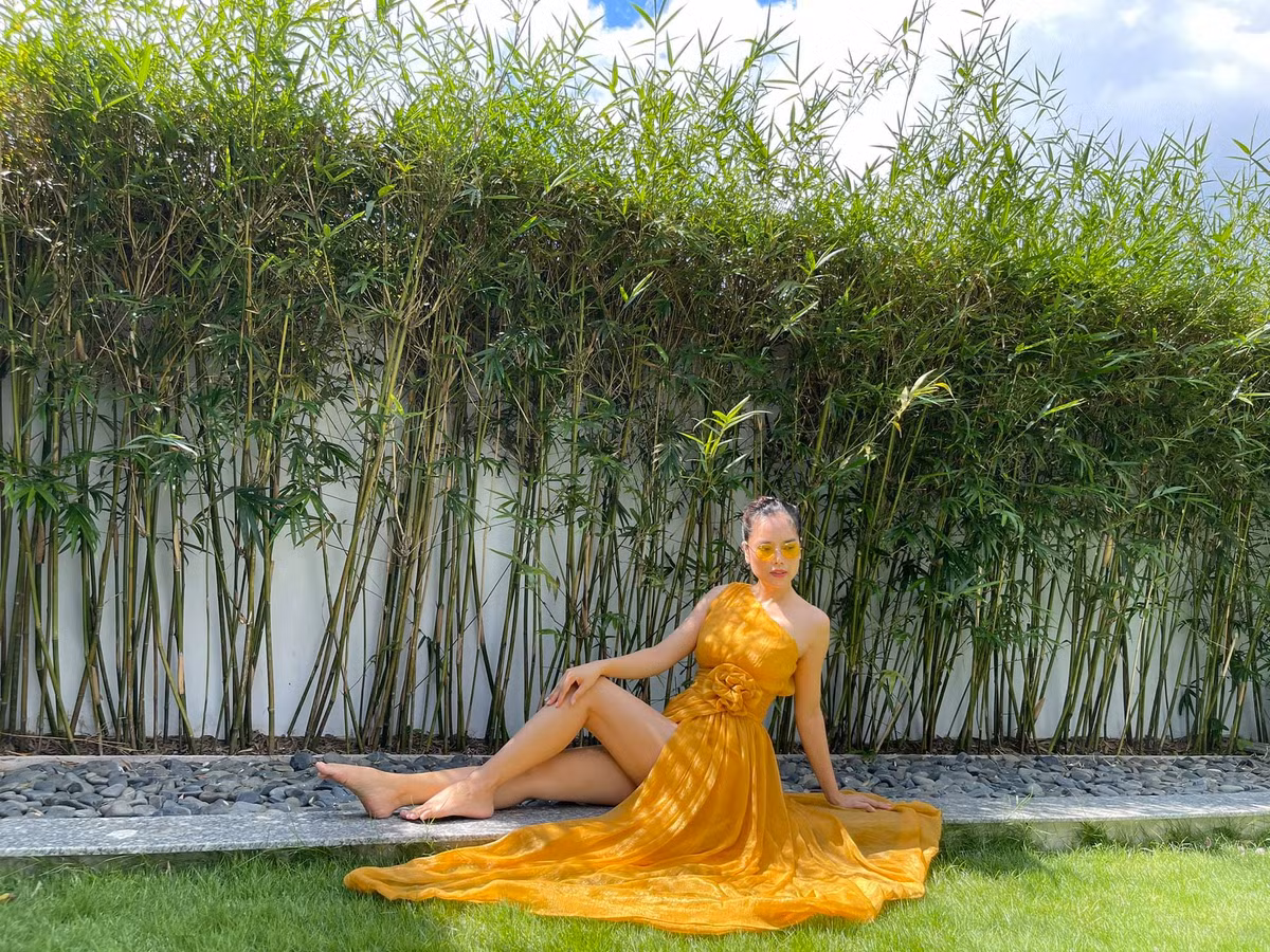 Hành trình giúp bản thân và gia đình chiến thắng COVID-19 khiến Á hậu Thùy Giang nhận được nhiều lời khen về cả nhan sắc lẫn sự khéo léo, giỏi giang.