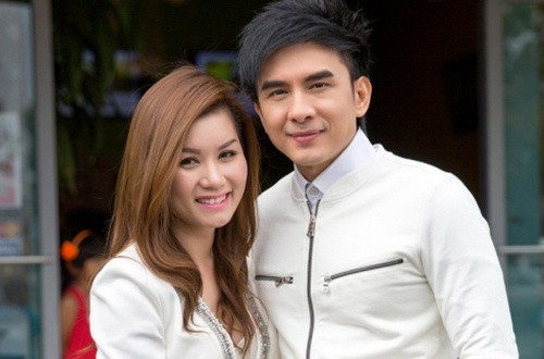 Mới đây, thông tin Đan Trường ly hôn với bà xã Thủy Tiên sau 8 năm gắn bó khiến fan không khỏi tiếc nuối. Nam ca sĩ từng khiến bao người ngưỡng mộ không chỉ bởi hôn nhân viên mãn mà còn nhan sắc trẻ mãi không già.