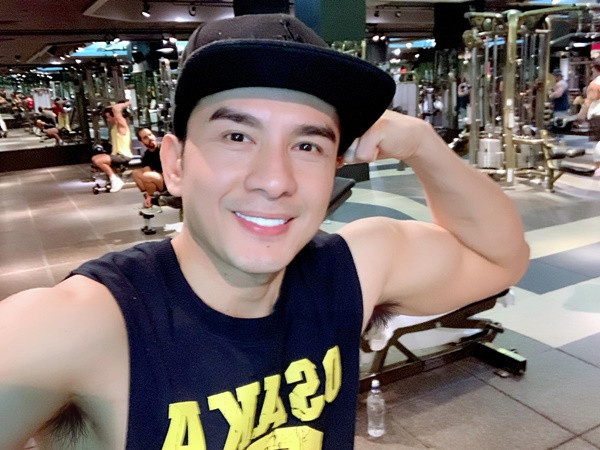 Đan Trường chăm chỉ diện trang phục buông lơi, khoe cơ bắp cuồn cuộn khiến fan "phát thèm".