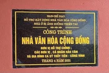 Thủy Tiên lý giải tiếp: "Sau khi đọc được thông tin này lãnh đạo tỉnh đã gọi cho Tiên chia sẻ áp lực mà Tiên đang chịu, và các anh bảo nội dung biển tài trợ nhà cộng đồng lãnh đạo tỉnh quyết định ngoài ghi tên tri ân mạnh thường quân cả nước, sẽ ghi tên vợ chồng Tiên vào để tránh người khác nói sai sự thật gây ảnh hưởng đến công việc thiện nguyện ý nghĩa này. Tiên rất biết ơn vì sự chia sẻ này của lãnh đạo tỉnh, và mình càng tin rằng mình cứ sống đúng và giúp người, lúc khó khăn sẽ có người khác giúp mình".