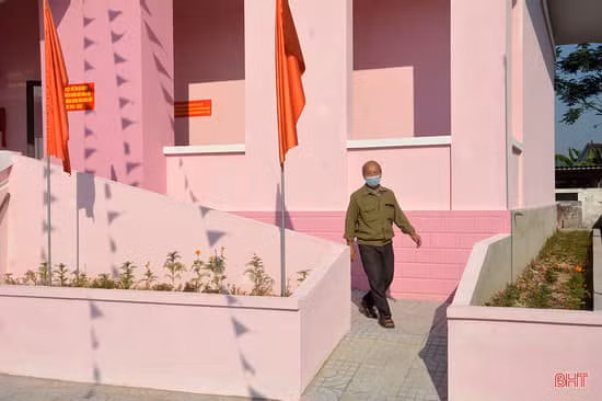 Thủy Tiên chia sẻ, nhà tránh lũ có lối đi riêng dành cho người già yếu, khuyết tật.