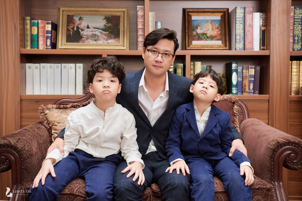 Khải Minh - Khải Nguyên thừa hưởng nhiều nét đẹp từ cả bố lẫn mẹ. Tuy nhiên, Khải Minh được nhận xét có nhiều nét giống bố còn Khải Nguyên giống mẹ nhiều hơn.