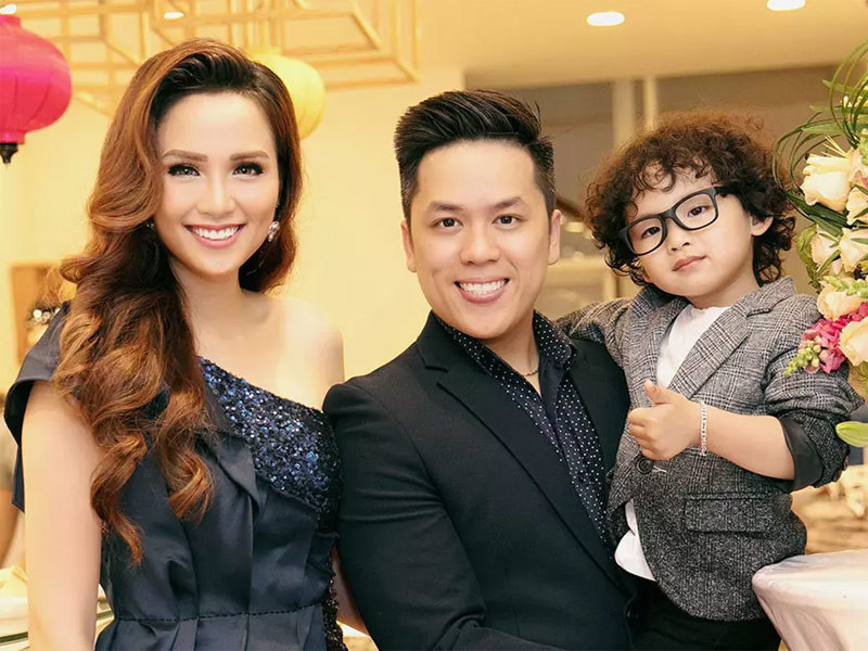 Đến khi cô lấy chồng hai, HLV thể hình Quang Huy, mẹ cô cũng không có mặt trong hôn lễ. Ngay cả khi cô sinh con trai Noah, bố mẹ cô vẫn nhất quyết không tha thứ cho con gái. (Ảnh: Vietnamnet)