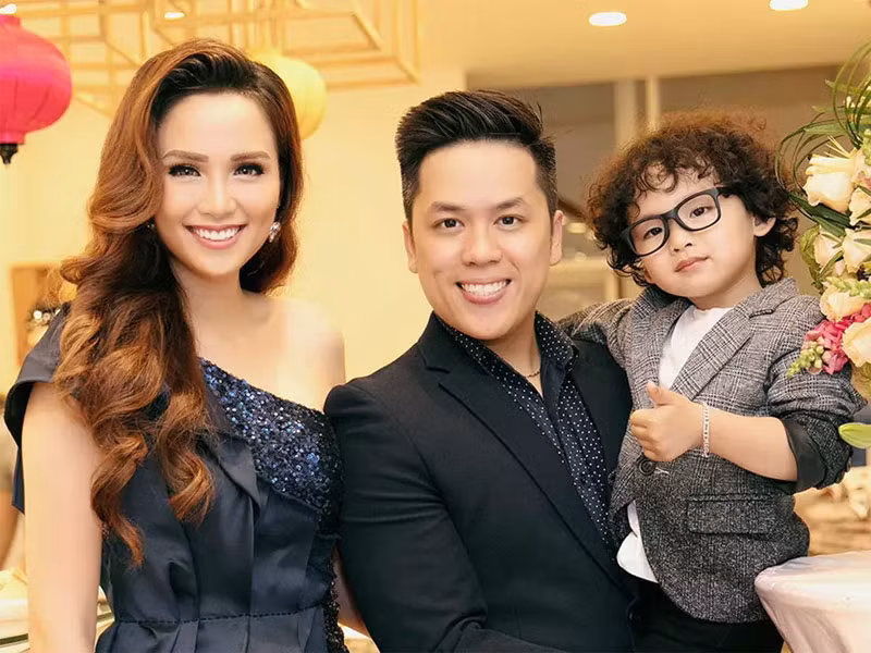 Đến khi cô lấy chồng hai, HLV thể hình Quang Huy, mẹ cô cũng không có mặt trong hôn lễ. Ngay cả khi cô sinh con trai Noah, bố mẹ cô vẫn nhất quyết không tha thứ cho con gái. (Ảnh: Vietnamnet)