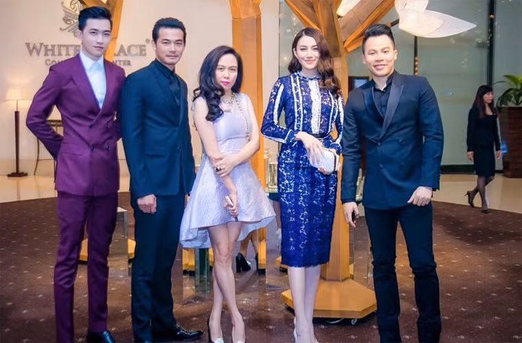  Quách Ngọc Ngoan và Phượng Chanel hẹn hò nhau từ năm 2015. Khi đó Quách Ngọc Ngoan đang là một diễn viên khá nổi tiếng nhờ ngoại hình cao ráo và cuộc hôn nhân với nữ đồng nghiệp Lê Phương.