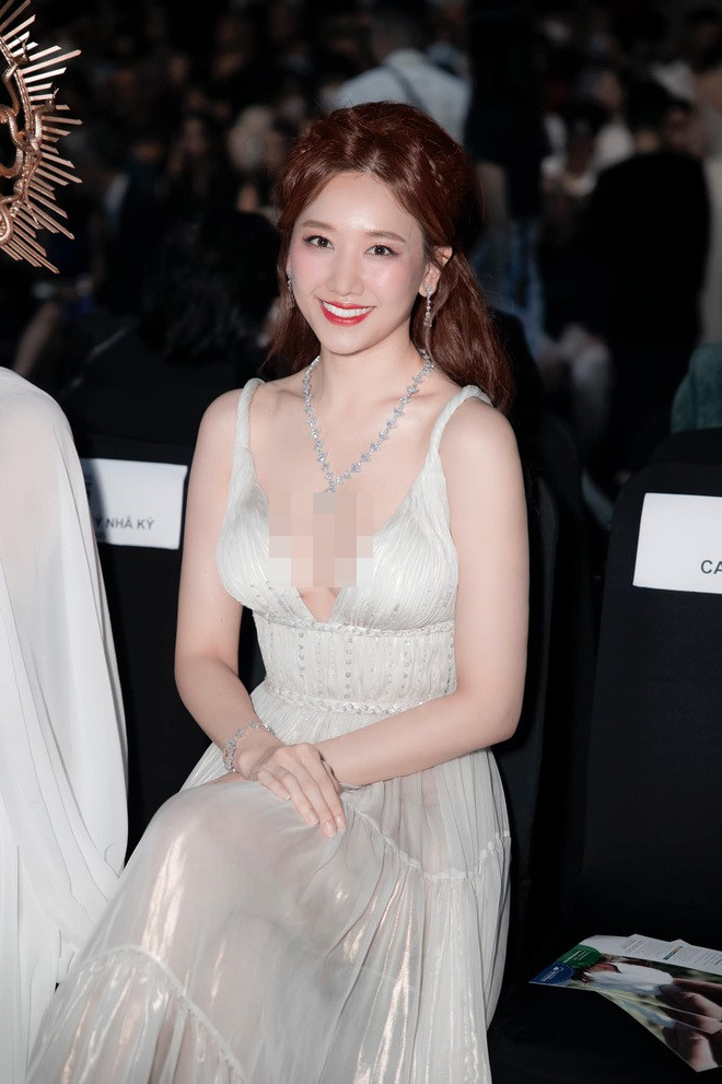 Vòng một nóng bỏng và đầy đặn vốn được xem là "vũ khí bí mật" của bà xã Trấn Thành.