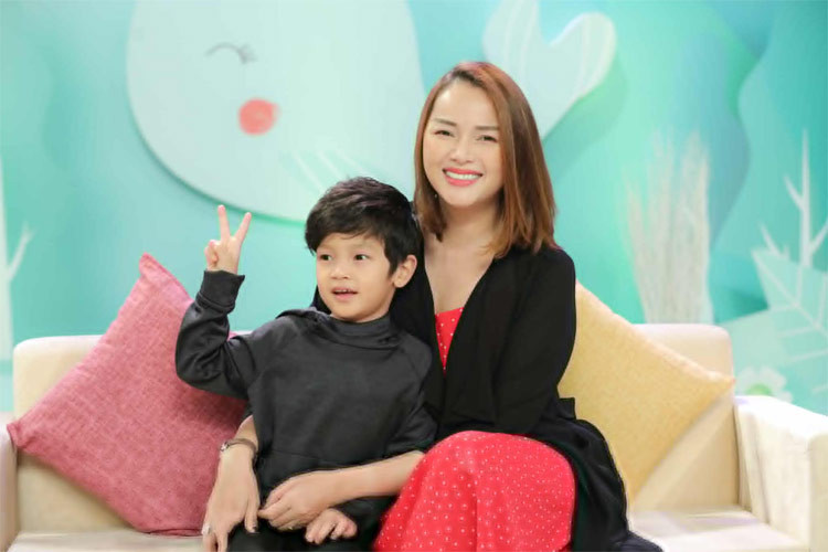  Á hậu Diễm Châu là một trong số ít những sao Việt bán hàng online thành công và có cuộc sống vật chất khá giả không nhờ showbiz.