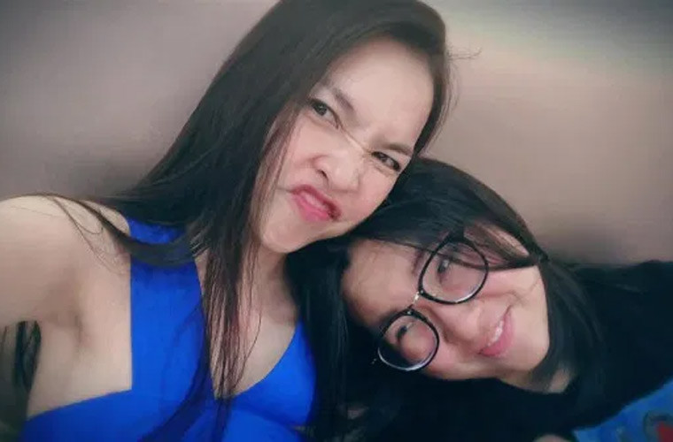 Trước những lời bình luận tiêu cực, Hiền Thục đã an ủi con: "Mẹ thương em, không sao cả, vì họ không hiểu em dễ thương và hài hước thế nào. Suy cho cùng suy nghĩ là của riêng họ, mẹ dạy dỗ con thế nào, chỉ mẹ biết con đáng yêu ra sao… Cục cưng của mẹ, đến lúc con làm quen với một chút sóng gió rồi. Mẹ luôn ở bên con. Mẹ từng dặn: Lời nói nở hoa thì tấm lòng mới thơm ngát, nhỉ?”.