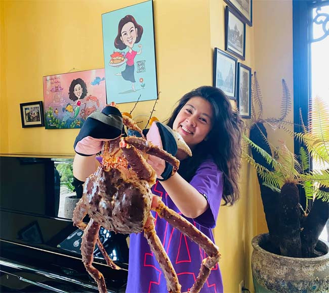 Bà mẹ hai con vẫn rất trẻ trung, xinh đẹp dù trải qua rất nhiều khó khăn trong cuộc sống.