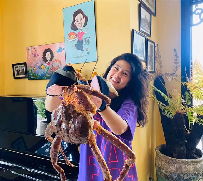 Bà mẹ hai con vẫn rất trẻ trung, xinh đẹp dù trải qua rất nhiều khó khăn trong cuộc sống.