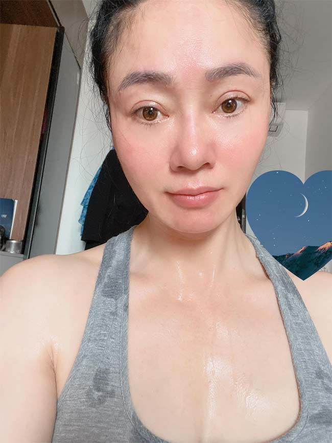 Nhờ tập luyện yoga chăm chỉ nên Quách Thu Phương duy trì được vóc dáng và vẻ trẻ trung.