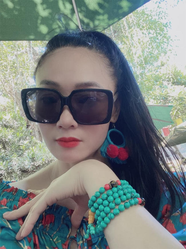 Mặc dù sinh ra và lớn lên ở Hòa Bình nhưng nữ diễn viên sinh năm 1977 lại có vẻ đẹp của phụ nữ Hà thành xưa.