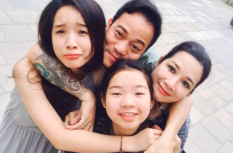 Mặc dù vậy, Thanh Thanh Hiền không hề cấm cản chồng cũ liên lạc với con gái riêng bởi bé Tấm sống với Chế Phong từ nhỏ, được anh chăm sóc, đón đưa nên rất gắn bó với anh.