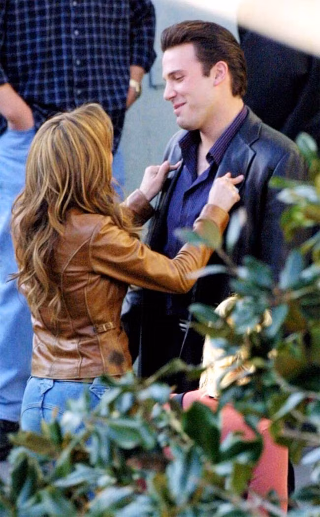 Cách đây 20 năm, J.Lo và Ben Affleck gặp nhau lần đầu trên phim trường “Gigli” vào đầu tháng 12/2001. (Ảnh: Getty Images)