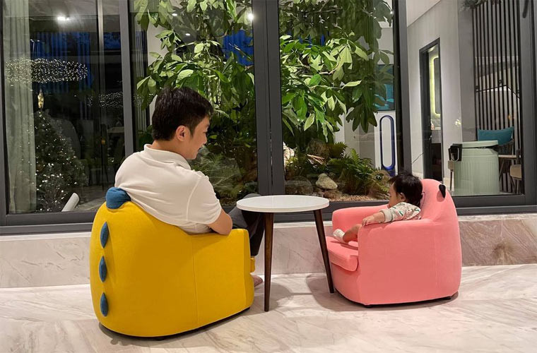 Khoảnh khắc Cường Đô la bên cô con gái cưng gây sốt.