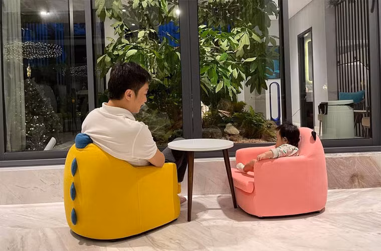 Khoảnh khắc Cường Đô la bên cô con gái cưng gây sốt.