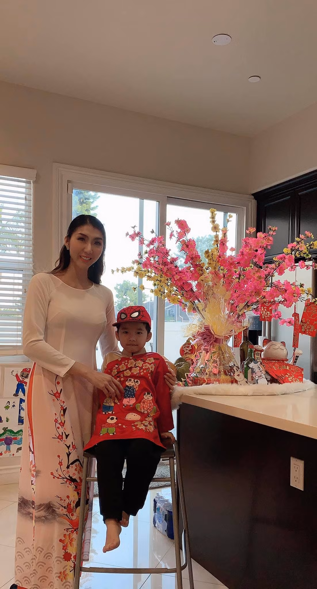 Ngọc Quyên thường xuyên chia sẻ khoảnh khắc vui vẻ, đầm ấm bên con trai.