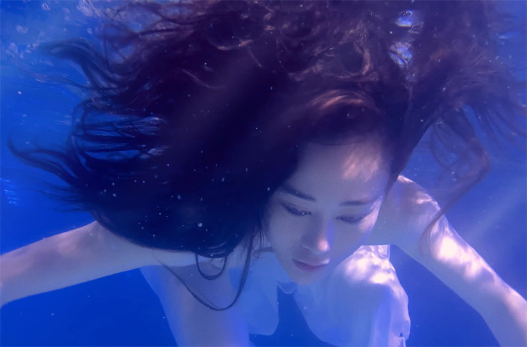 Nhiều người lại khen cô trông đẹp hơn khi có da có thịt.