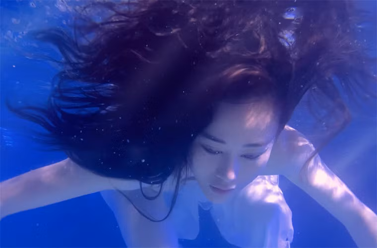 Nhiều người lại khen cô trông đẹp hơn khi có da có thịt.