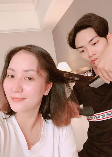 Sau clip làm tóc cho vợ gây sốt, Phan Hiển còn từng hóm hỉnh tự nhận mình là "Osin cao cấp của nàng".