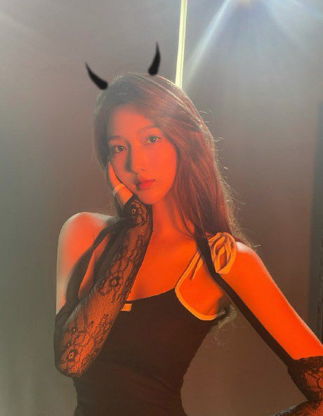 Người đẹp 19 tuổi còn là người mẫu ảnh và người mẫu quảng cáo cho một vài nhãn hàng. (Ảnh: lujuba.cc)