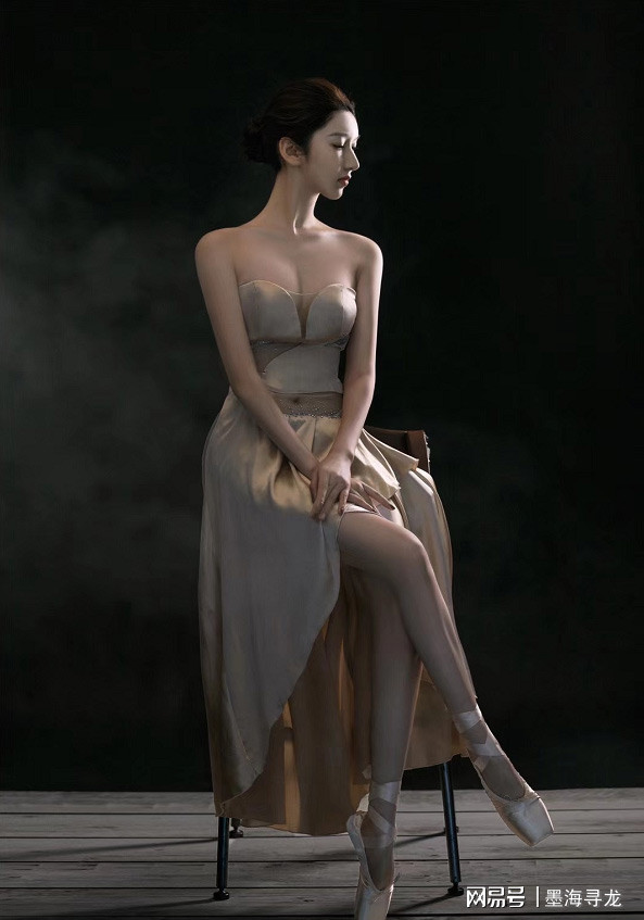 Ngoài gương mặt ưa nhìn, Ngô Mỹ Trúc còn có body rất bắt mắt, vòng 1 nảy nở, vòng eo thon gọn, chân dài thẳng tắp. (Ảnh: weibo)