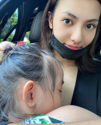 Người mẫu Hồng Quế cho rằng, vào hoàn cảnh người khác thì 5 triệu là chấp nhận được, nhưng với hoàn cảnh của nam chính thì có thiếu gì tiền mà để mẹ con người ta khổ như thế.