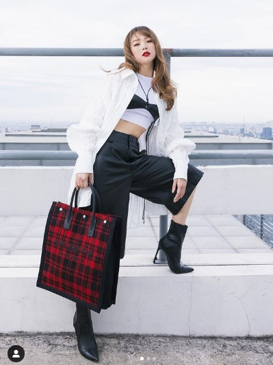 Để giữ gìn vóc dáng và sự tươi trẻ, giọng ca sinh năm 1987 duy trì chế độ tập luyện nghiêm ngặt cùng chế độ dinh dưỡng khoa học để đảm bảo việc duy trì vóc dáng cân đối.