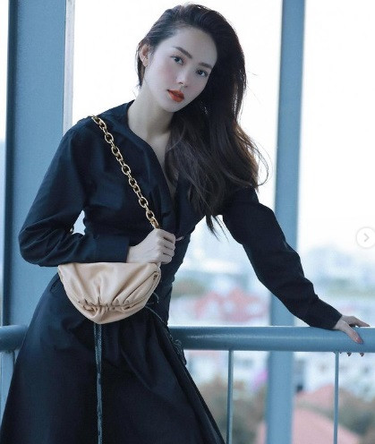 Ở tuổi 34, Minh Hằng khiến ai nấy đều ngưỡng mộ bởi sự giàu có lẫn nhan sắc. "Bé Heo" ngày càng xinh tươi, gợi cảm hết nấc.