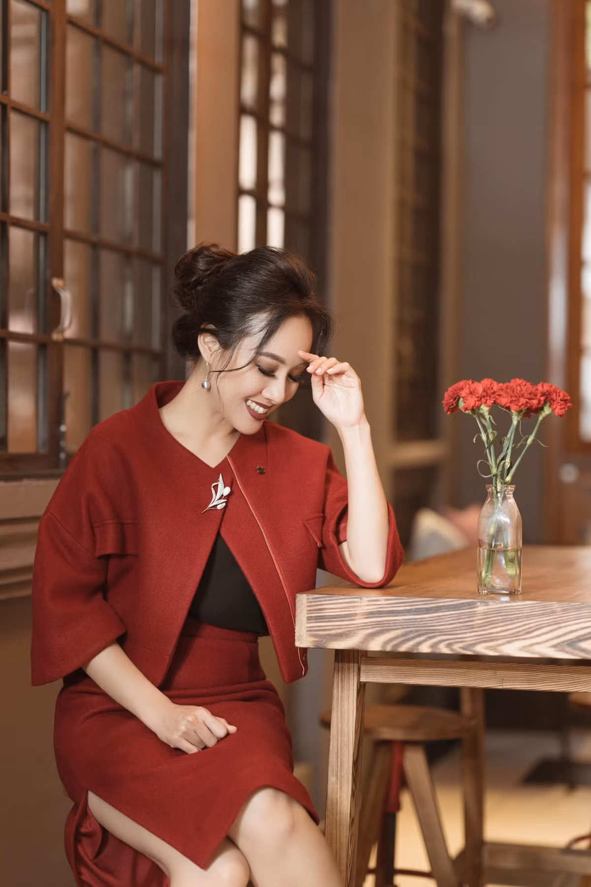 Sự nghiệp lẫn cuộc sống hôn nhân đều viên mãn là bí kíp giúp BTV Hoài Anh ngày càng trẻ đẹp.