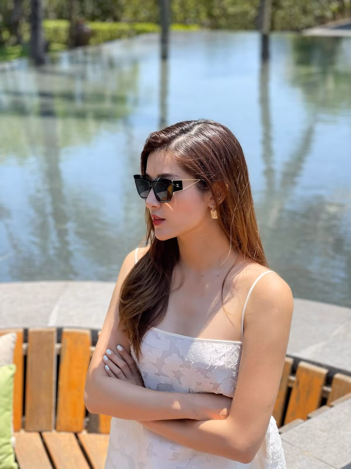 Mỹ nhân sinh năm 1995 chăm đăng ảnh gợi cảm trong mỗi chuyến nghỉ dưỡng sang chảnh của mình. Ảnh: FBNV.