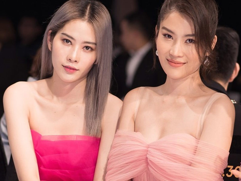 Người đẹp Tiền Giang còn có một người anh trai và một người chị sinh đôi tên Nam Anh (trái). (Ảnh: Lao động)