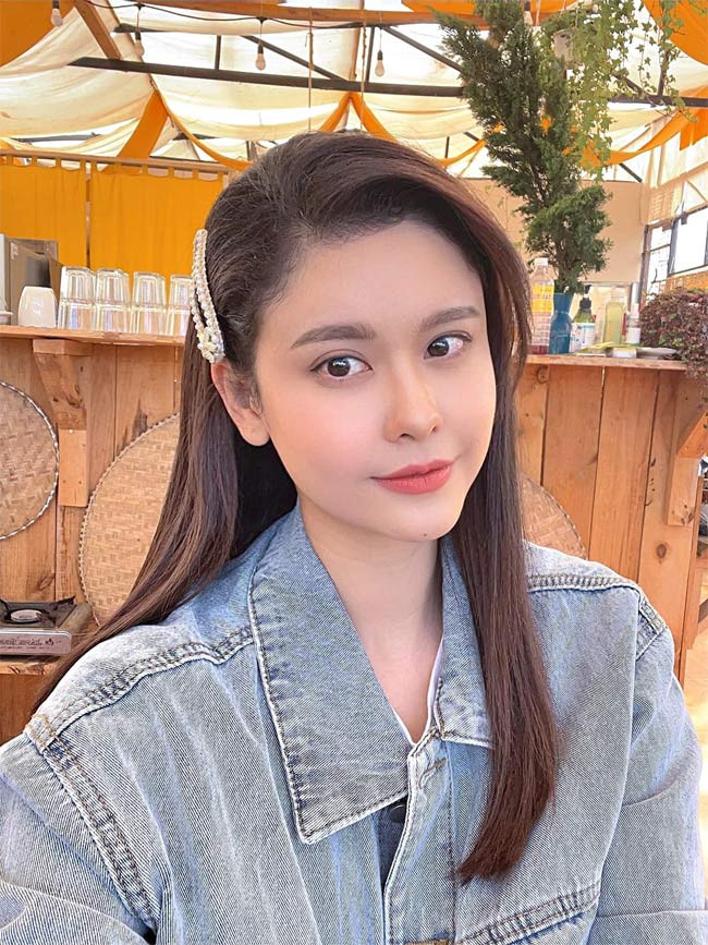 "Tôi vẫn muốn đẹp hơn, body chuẩn hơn. Vì vậy tôi chăm chỉ tập thể dục. Có sức khỏe, nhan sắc mới có thể làm việc tốt để lo cho bản thân và con trai", Trương Quỳnh Anh chia sẻ trên Zing.