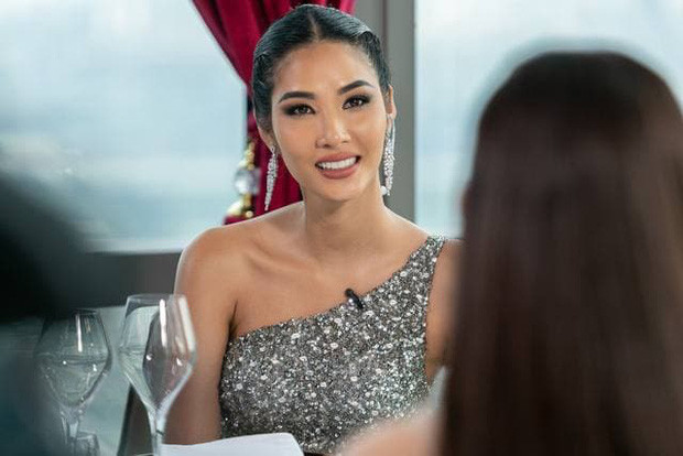 Gần đây, Hoàng Thùy liên tục bị réo tên liên quan đến những lùm xùm trong quá khứ. Theo đó, cuối tháng 6 vừa qua, người đẹp vướng chỉ trích sau khi một video cũ của cuộc thi Hoa hậu Hoàn vũ Việt Nam 2019 được đăng tải lại.