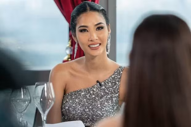 Gần đây, Hoàng Thùy liên tục bị réo tên liên quan đến những lùm xùm trong quá khứ. Theo đó, cuối tháng 6 vừa qua, người đẹp vướng chỉ trích sau khi một video cũ của cuộc thi Hoa hậu Hoàn vũ Việt Nam 2019 được đăng tải lại.