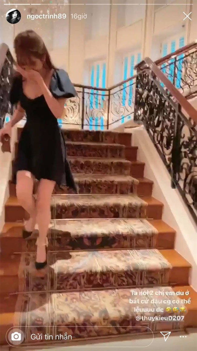 Nữ hoàng nội y nhiều lần gây bão dư luận khi buột miệng chửi bậy. Trong một lần dự một sự kiện vào năm 2020, đang bước xuống cầu thang với phong thái và trang phục rất sang chảnh, Ngọc Trinh bỗng phát ngôn một từ bậy bạ. Sau đó, cô lấy tay che miệng rồi cười chứ không hề tỏ ra ngượng ngùng.