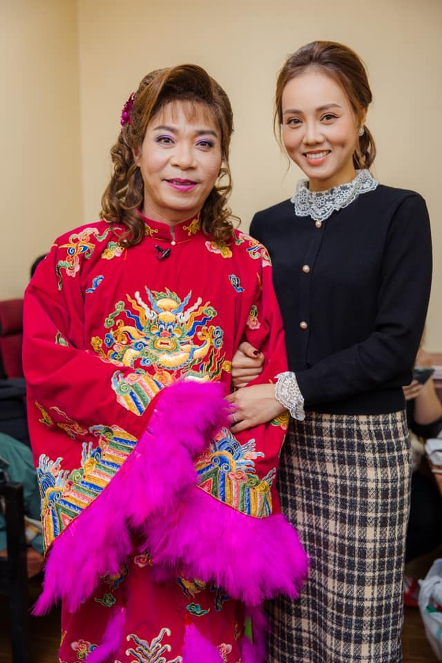 Ngọc Hà bên "Cô Đẩu" Công Lý trong hậu trường ghi hình Táo quân 2021.